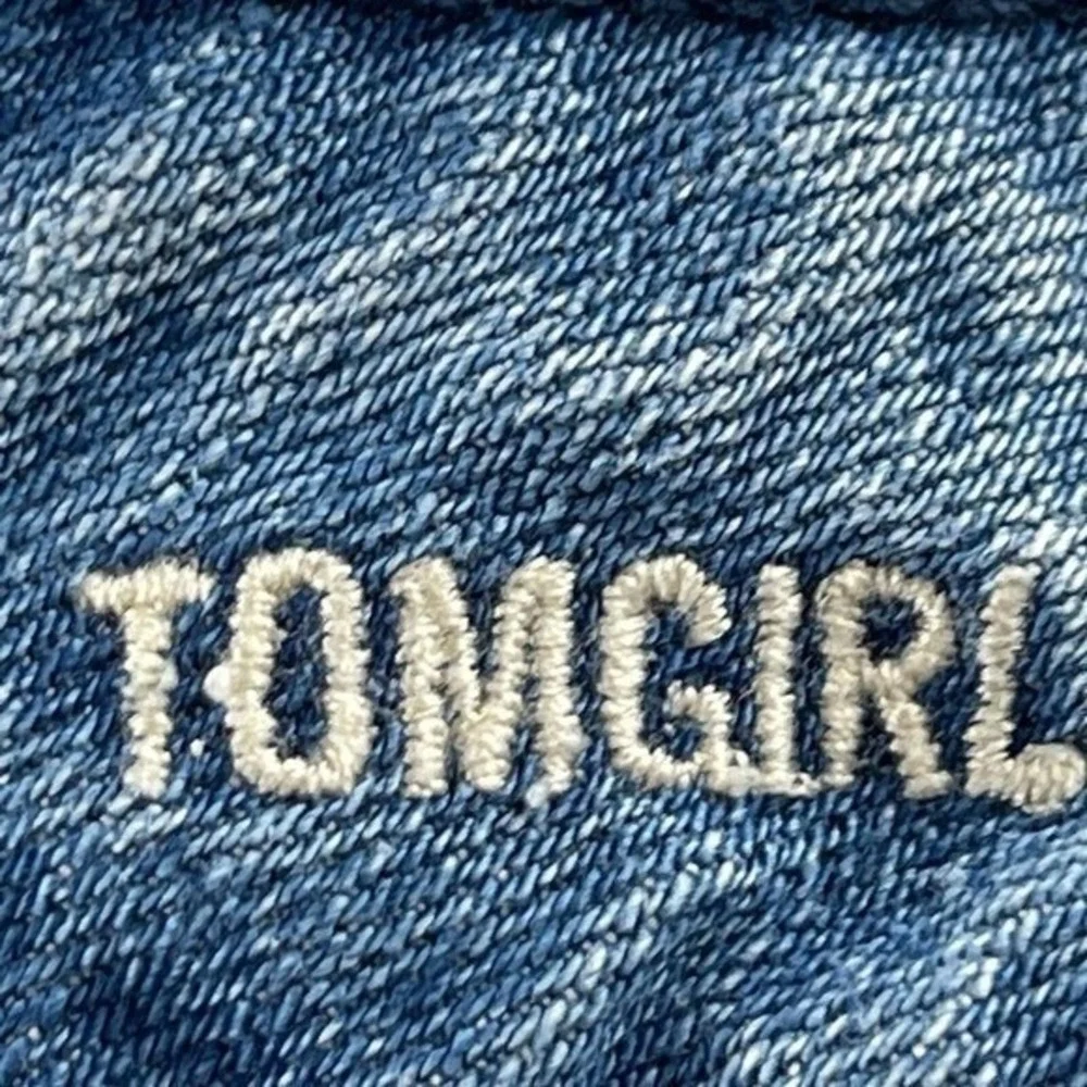 American Eagle Tomgirl Jeans Womens 8 Blue Button Fly‎ Distressed Patched Denim